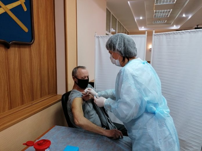 Заслуженный врач РФ Георгий Унгурян: «Российские вакцины – всегда на высоте!»