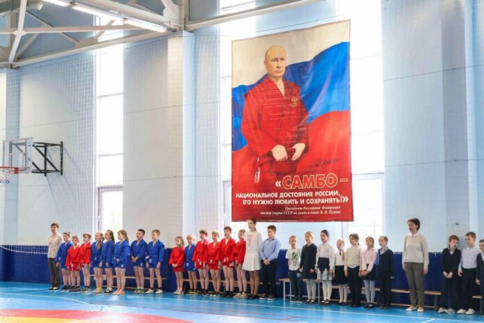 В гимназии имени Подольских курсантов открылась секция самбо