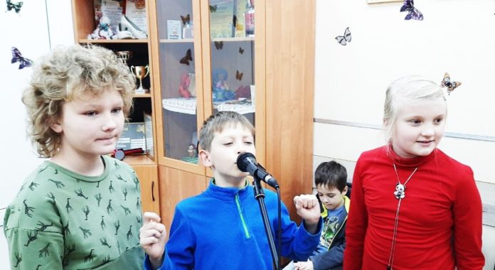 В поселке Железнодорожный прошло музыкальное занятие для детей с ограниченными возможностями