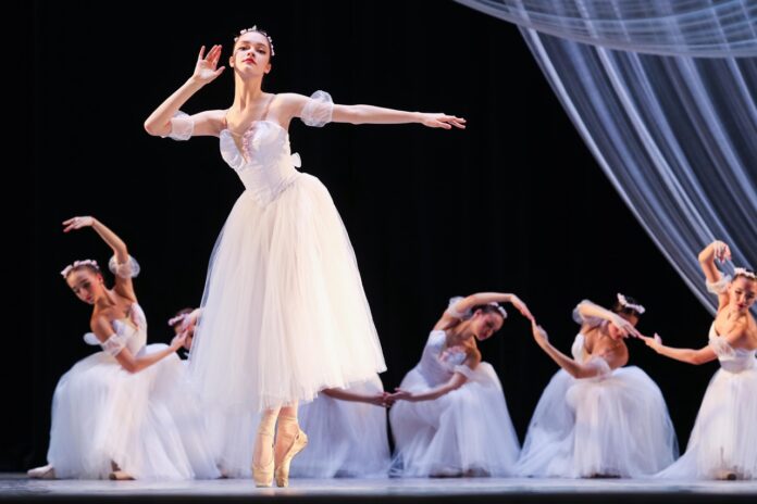 Концерт классического танца «Вдохновение» состоялся в ДК «Октябрь» Концерт классического танца «Вдохновение» состоялся в ДК «Октябрь»