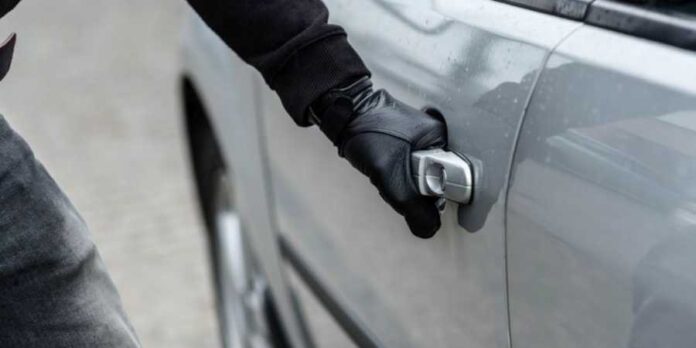 В Подольске задержали подозреваемого в повреждении автомобиля