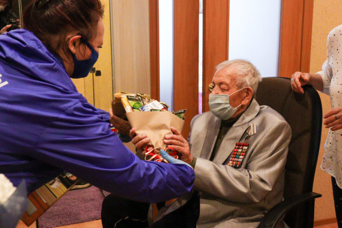 Волонтёры Победы поздравили со 100-летним юбилеем Георгия Михайловича Баранова Волонтёры Победы поздравили со 100-летним юбилеем Георгия Михайловича Баранова