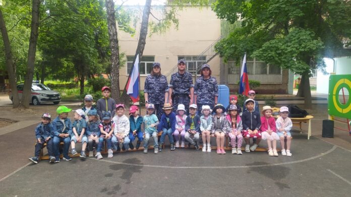 Акция «Каникулы с Росгвардией» проходит этим летом в Подольске Акция «Каникулы с Росгвардией» проходит этим летом в Подольске