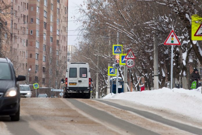 Начальник теруправления в микрорайоне Климовск ответил на вопросы жителей в прямом эфире Начальник теруправления в микрорайоне Климовск ответил на вопросы жителей в прямом эфире