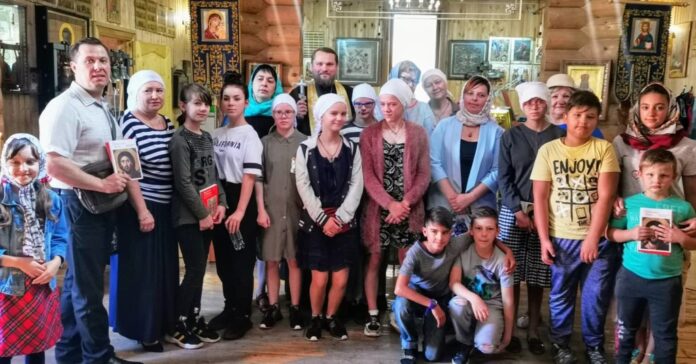 Молебен для семей, воспитывающих приёмных детей, совершили в Никольском храме г. Подольска