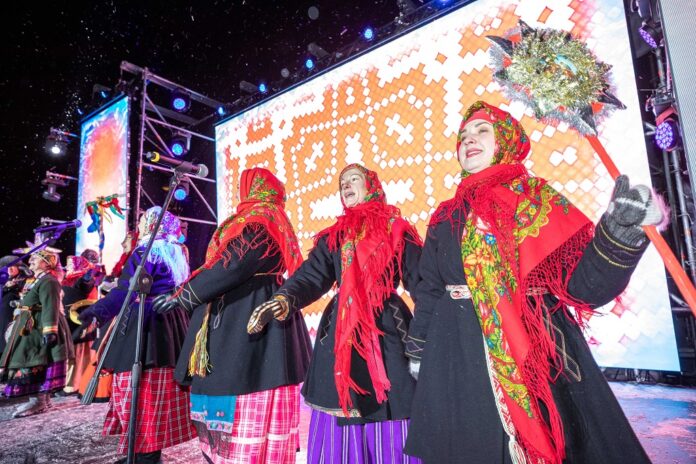 Концерт «Рождественский вечер» прошел в сквере Поколений Концерт «Рождественский вечер» прошел в сквере Поколений