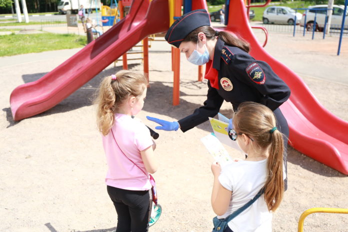 Сотрудники Госавтоинспекции Подольска провели акцию «Безопасный двор» Сотрудники Госавтоинспекции Подольска провели акцию «Безопасный двор»