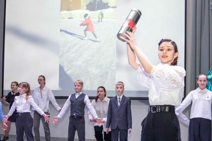 Десятиклассница подольской школы №32 Алина Чубуркова получила звание «Ученик года – 2022» Десятиклассница подольской школы №32 Алина Чубуркова получила звание «Ученик года – 2022»