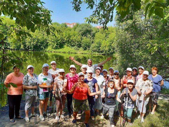 Возобновились занятия по скандинавской ходьбе в парке им. Талалихина Возобновились занятия по скандинавской ходьбе в парке им. Талалихина
