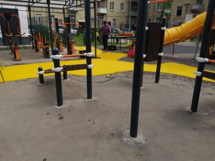 Работы по благоустройству ведутся в микрорайоне Климовск Работы по благоустройству ведутся в микрорайоне Климовск