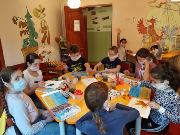 Мастер-класс «Краски осени» прошел в детской библиотеке № 27