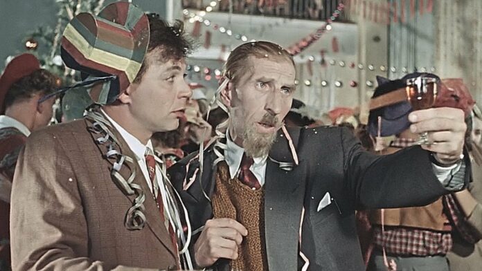 Для клуба «Активное долголетие» организовали кинопоказ новогодних фильмов