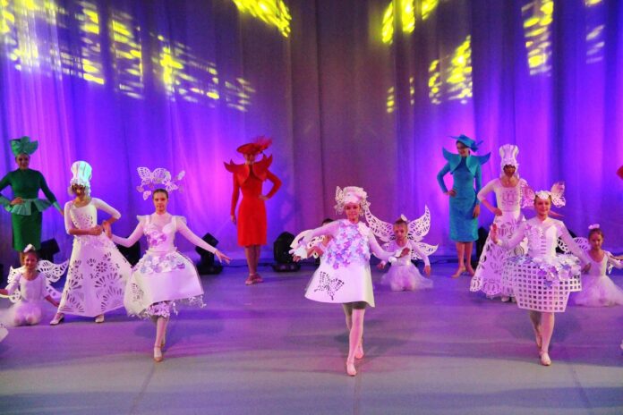 Театрализованное представление «Цветные сны» показали в Подольске Театрализованное представление «Цветные сны» показали в Подольске