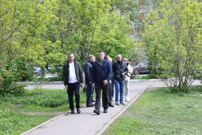 Глава г. о. Подольск проверил содержание территории микрорайона Юбилейного  Глава г. о. Подольск проверил содержание территории микрорайона Юбилейного