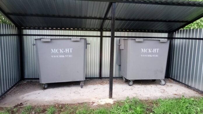 ООО «МСК-НТ» устанавливает синие и серые баки на новые контейнерные площадки в Подольске