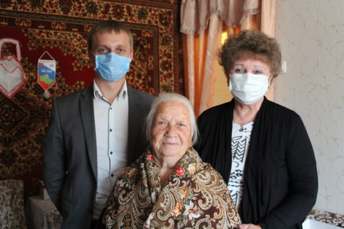 1 августа Труженица тыла Клавдия Сергеевна Халчева принимала поздравления с 90-летием