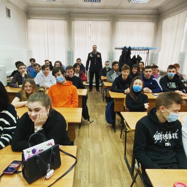 На базе МЦ “Максимум” состоялась патриотическая беседа, посвященная Дню моряка-подводника