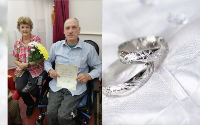 Сотрудники Климовского отдела ЗАГС поздравили с серебряной свадьбой супругов Соложенко Сотрудники Климовского отдела ЗАГС поздравили с серебряной свадьбой супругов Соложенко