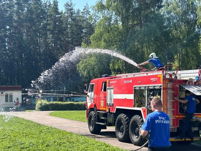 В период каникул сотрудники подмосковной Госавтоинспекции посещают детские оздоровительные лагеря круглосуточного пребывания В период каникул сотрудники подмосковной Госавтоинспекции посещают детские оздоровительные лагеря круглосуточного пребывания