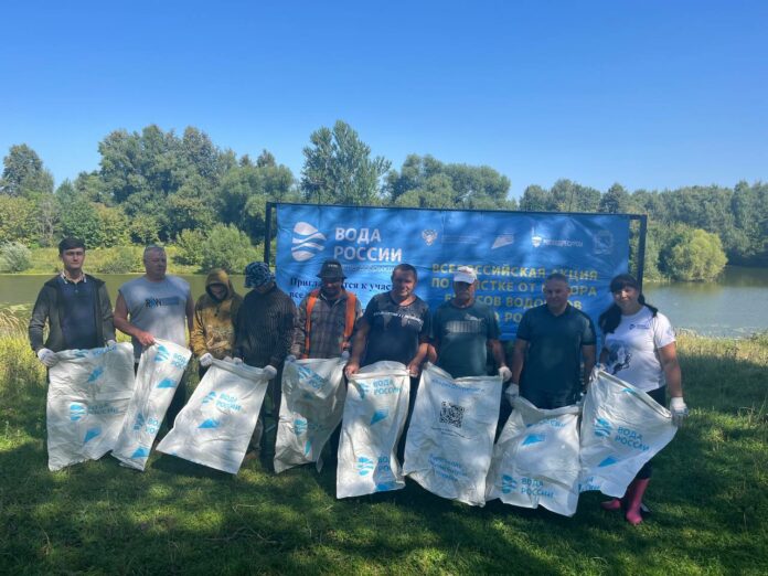 В Подольске состоялась акция «Вода России» по очистке берега ручья Неумейка от мусора В Подольске состоялась акция «Вода России» по очистке берега ручья Неумейка от мусора