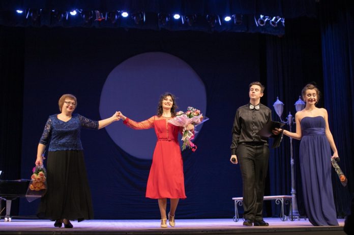 Концерт «Опера и современность» прошел в ДК «Октябрь»