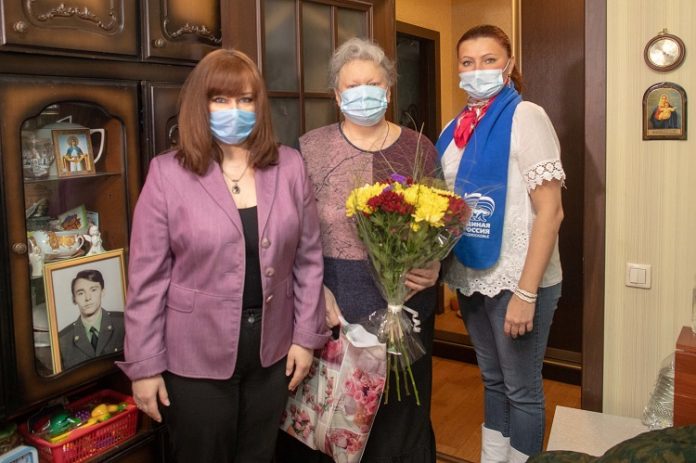 В Большом Подольске матерей и вдов воинов-интернационалистов, погибших в локальных конфликтах, поздравили с Днём... В Большом Подольске матерей и вдов воинов-интернационалистов, погибших в локальных конфликтах, поздравили с Днём...