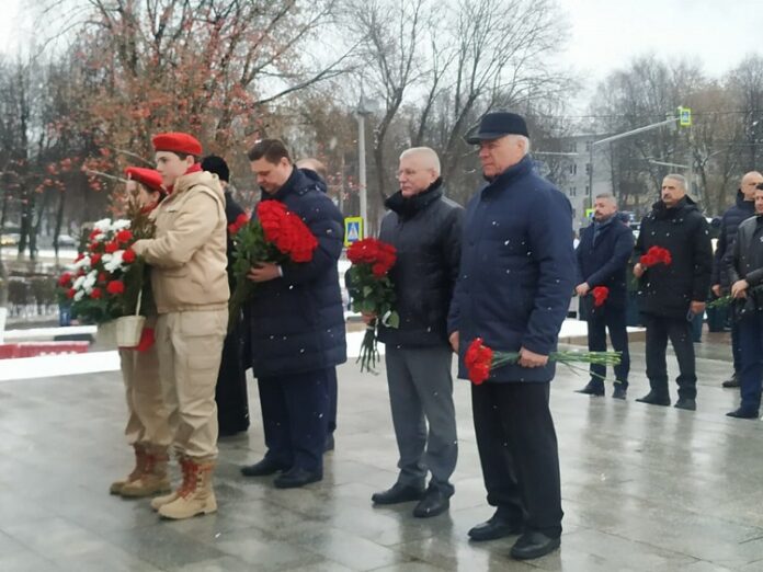 Подольчане почтили память участников битвы за Москву Подольчане почтили память участников битвы за Москву