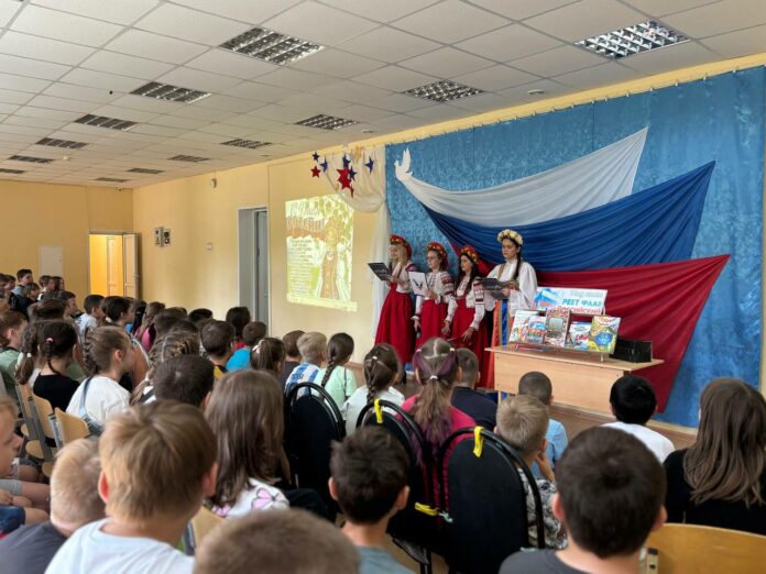 Более ста детей приняли участие в патриотическом мероприятии ко Дню России