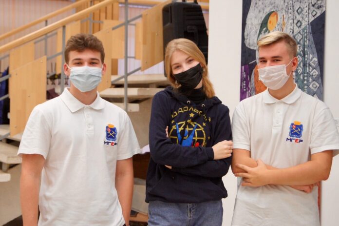 Во Всероссийском географическом диктанте приняли участие подольские молодогвардейцы Во Всероссийском географическом диктанте приняли участие подольские молодогвардейцы