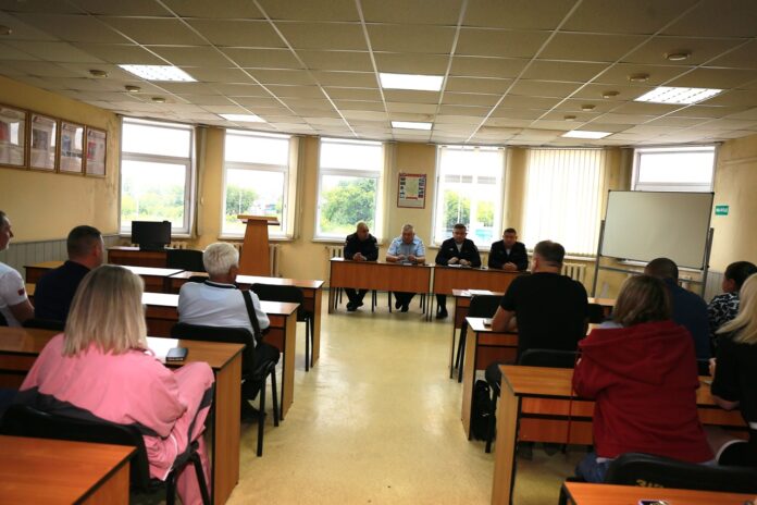 Полицейские Подмосковья проводят совещания с представителями автошкол