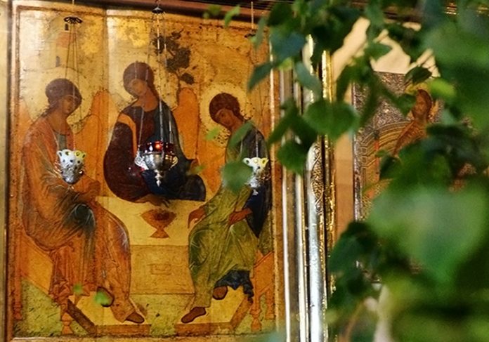 В праздник Святой Троицы в храмах Большого Подольска будут соблюдаться все необходимые эпидемиологические меры