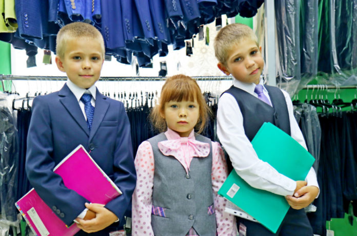 Информируем подольчан: о выплате на обучающегося, предоставляемой многодетной семье на приобретение одежды ребенку