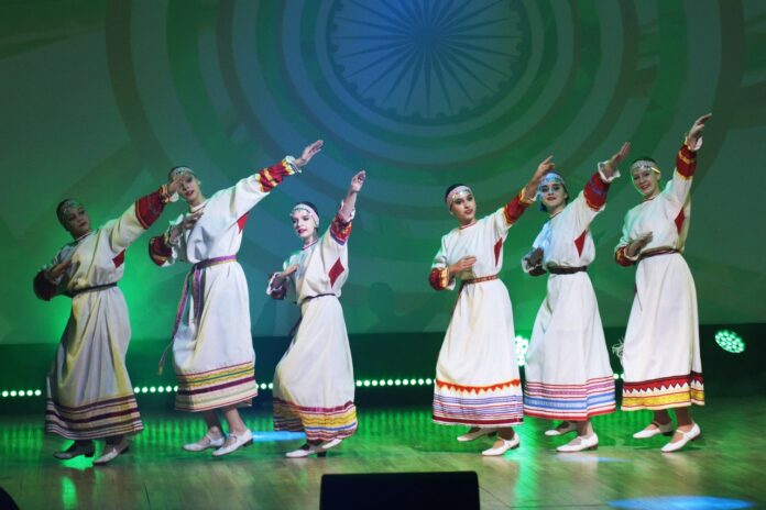 Отчётный концерт театрально-творческих коллективов КДЦ “Южный” состоялся в ДК “Быково”