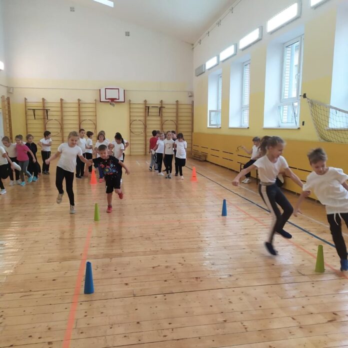 Спортивное мероприятие «Быстрые, ловкие и смелые» прошло в МЦ “Максимум”