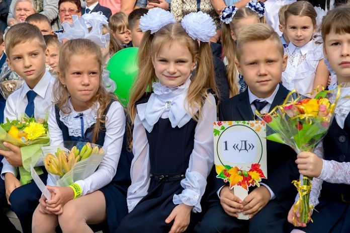 Мы вперед идем дорогой знаний Мы вперед идем дорогой знаний