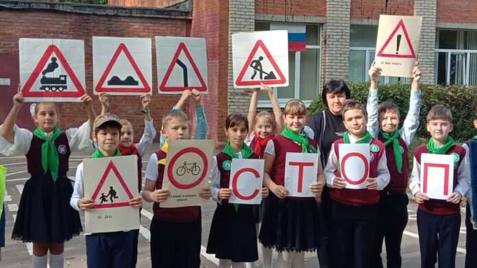 С 21 по 25 сентября в лицее состоялась Неделя безопасного дорожного движения С 21 по 25 сентября в лицее состоялась Неделя безопасного дорожного движения