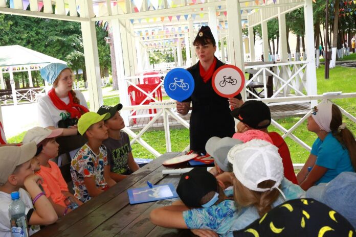 В детских оздоровительных центрах округа сотрудники ГАИ проводят праздники дорожной безопасности В детских оздоровительных центрах округа сотрудники ГАИ проводят праздники дорожной безопасности