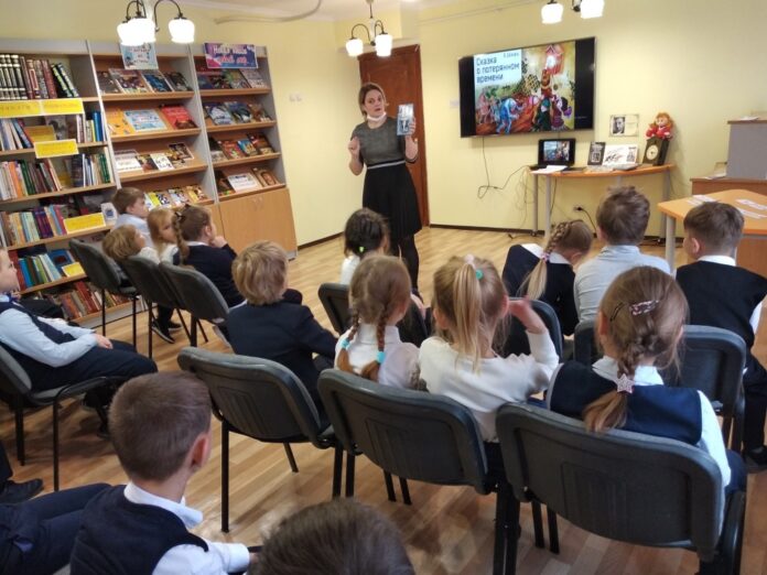 Мероприятие в честь 125-летия со дня рождения Е. Л. Шварца состоялось в библиотеке №27 Мероприятие в честь 125-летия со дня рождения Е. Л. Шварца состоялось в библиотеке №27