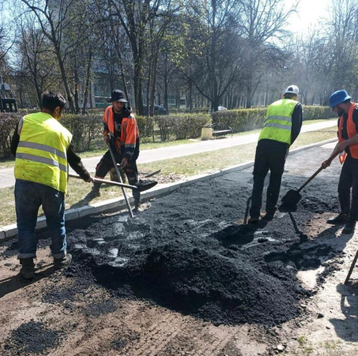 В Подольске активно ведётся ямочный ремонт дорог В Подольске активно ведётся ямочный ремонт дорог