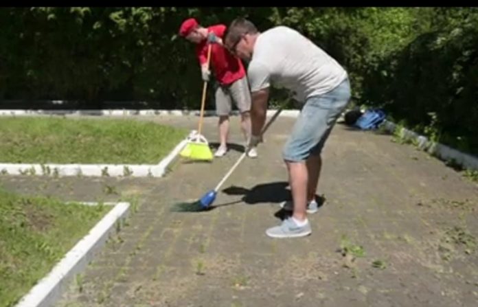 «Волонтеры Победы» провели субботник рядом с воинскими мемориалами на Красной горке «Волонтеры Победы» провели субботник рядом с воинскими мемориалами на Красной горке