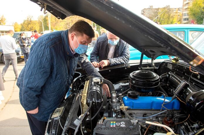 Николай Пестов посетил выставку ретромобилей в День города Николай Пестов посетил выставку ретромобилей в День города