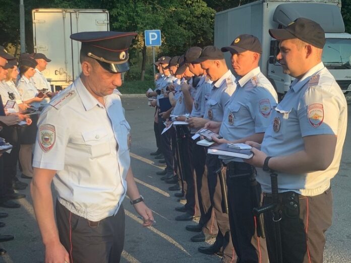 В Подольске полицейские совместно с Общественным советом провели строевой смотр