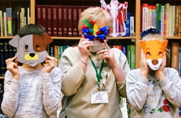 В Центральной детской библиотеке состоялся мастер-класс “Юный дизайнер” В Центральной детской библиотеке состоялся мастер-класс “Юный дизайнер”