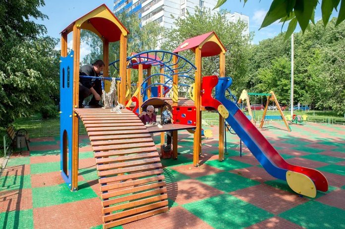 Большая часть детских игровых и спортивных площадок приведена в порядок в преддверии лета