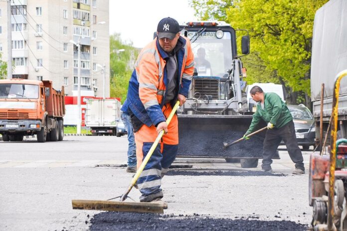 Ямочный ремонт дорог в Подольске ведется активными темпами Ямочный ремонт дорог в Подольске ведется активными темпами