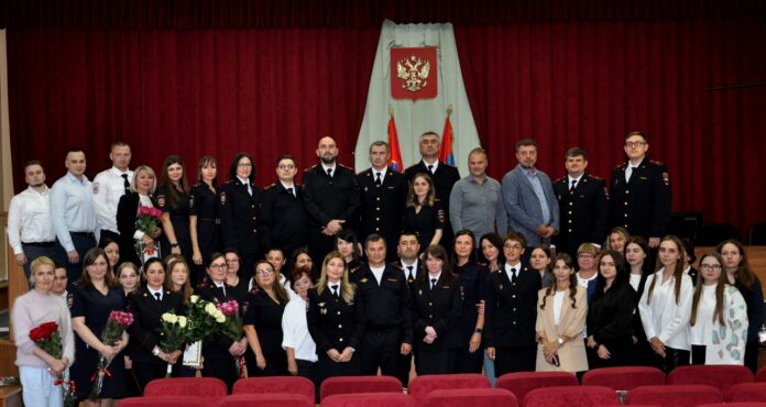 В УМВД России по г.о. Подольск поздравили с профессиональным праздником сотрудников отдела по вопросам... В УМВД России по г.о. Подольск поздравили с профессиональным праздником сотрудников отдела по вопросам...