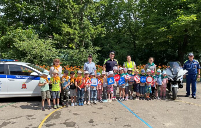 В детских садах г.о. Подольск автоинспекторы проводят обучающие практикумы по правилам безопасного нахождения в...