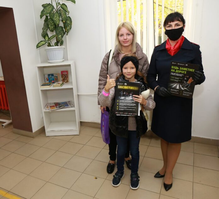 Акция «Стань заметней» прошла в МФЦ Климовска Акция «Стань заметней» прошла в МФЦ Климовска