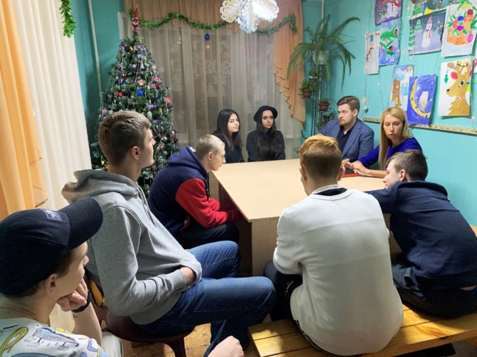 Ответственность несовершеннолетних перед законом обсудили в подростковом клубе Искра Ответственность несовершеннолетних перед законом обсудили в подростковом клубе Искра