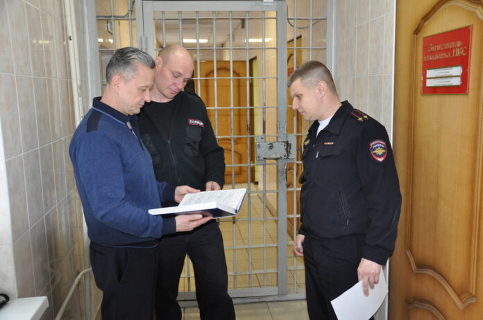 Председатель Общественного совета при УМВД России по г.о. Подольск посетил изолятор временного содержания Председатель Общественного совета при УМВД России по г.о. Подольск посетил изолятор временного содержания